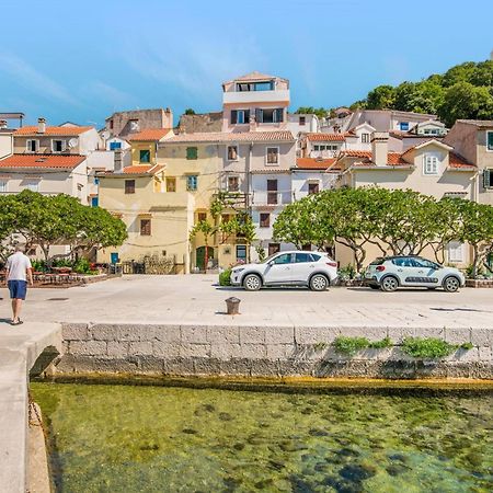 2 Bedroom Gorgeous Home In Baska Esterno foto