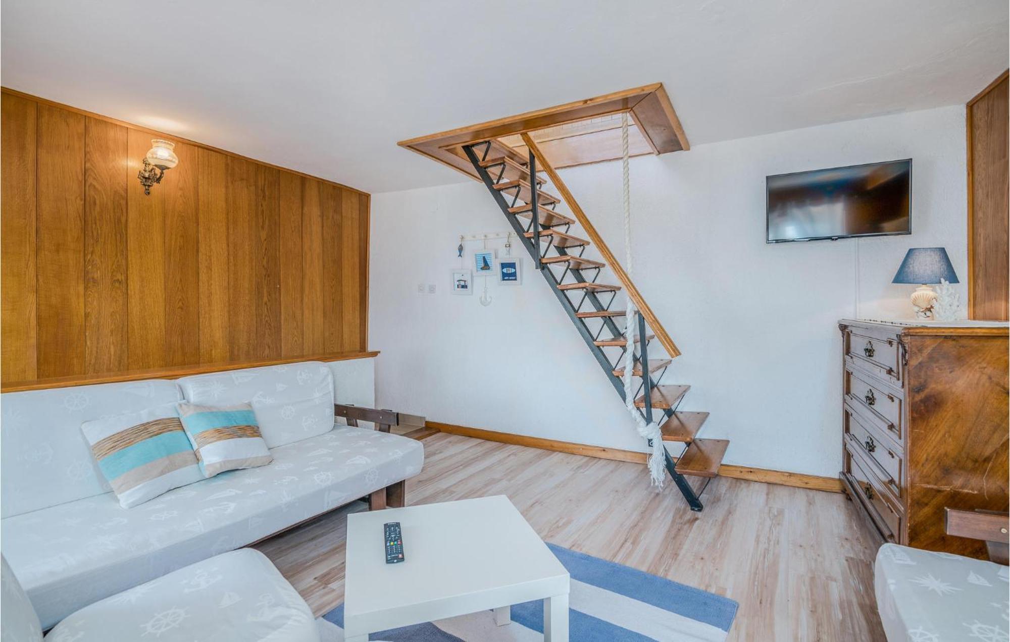 2 Bedroom Gorgeous Home In Baska Esterno foto