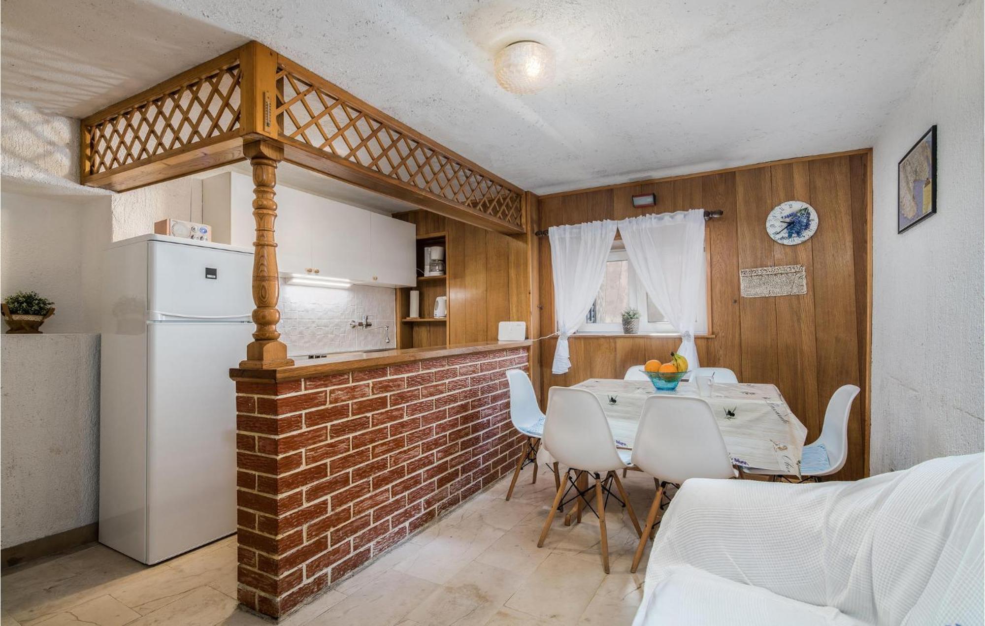 2 Bedroom Gorgeous Home In Baska Esterno foto