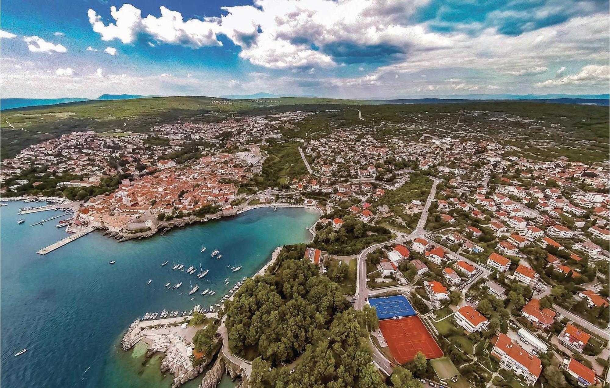 2 Bedroom Gorgeous Home In Baska Esterno foto