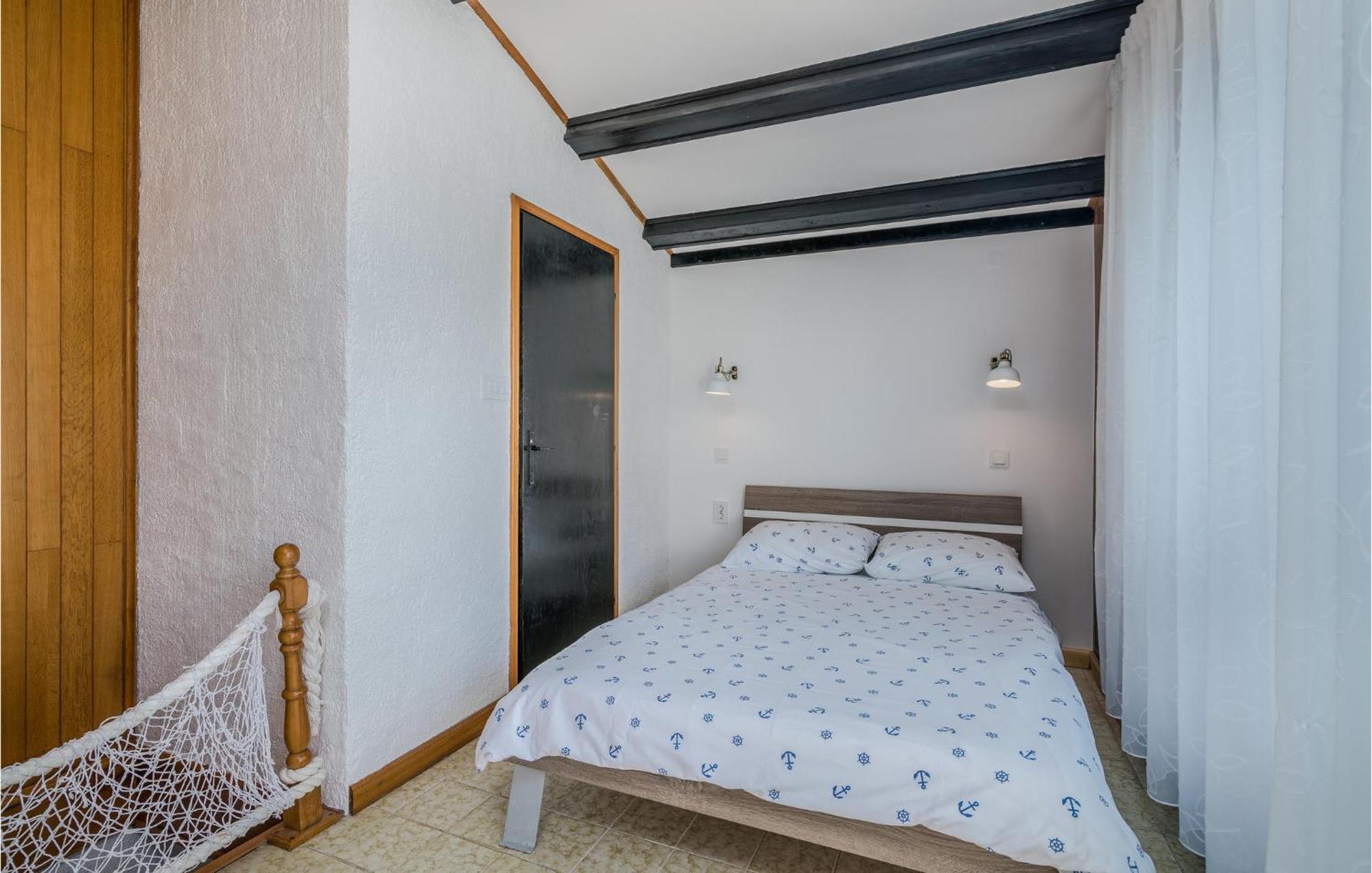 2 Bedroom Gorgeous Home In Baska Esterno foto